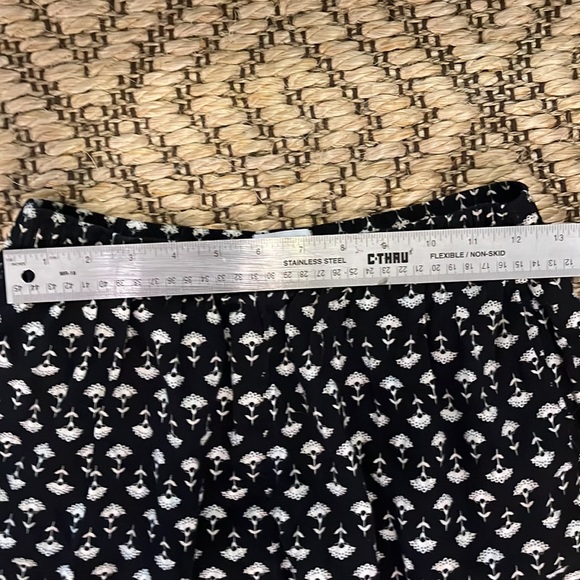 Old Navy Girls Shorts size XL 14-16 floral block print fabric. Like new - Picture 7 of 10